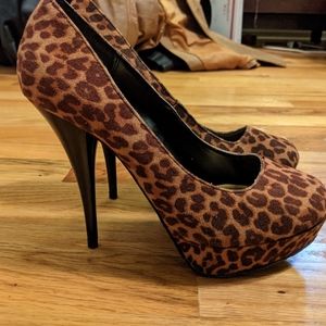 Size 6.5- Candies Leopard-Print Sexy Pumps